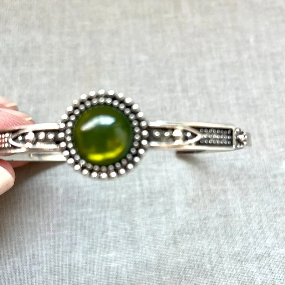 NWOT Silvertone Green Bracelet